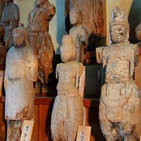 仏像の数々